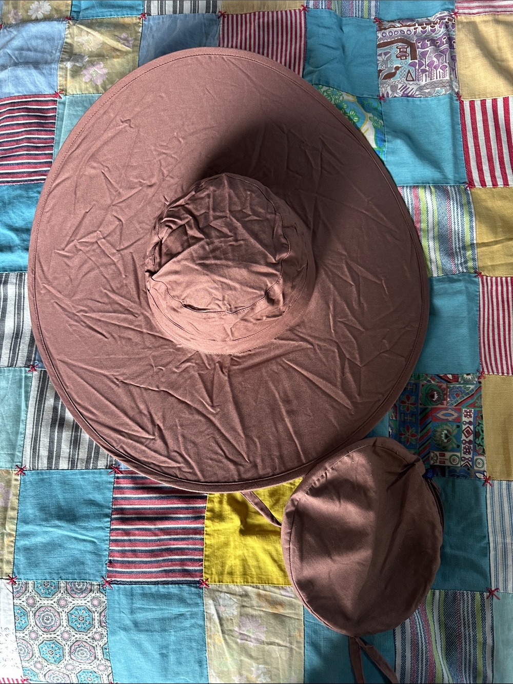 Baggu packable Wide-Brim Sun Hat in adobe/rose